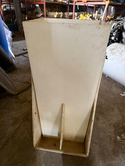 Různá krmítka - 2