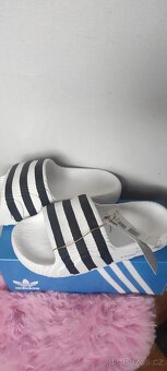 Nové pantofle Adidas Adilette 22, vel. 39 - 2