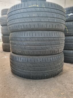 225/45R19 - 2