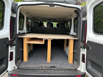 Prodám vestavbu na spaní do Opel Vivaro nebo Renault Trafic - 2