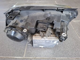 Golf IV - levý kompletni xenon - 2