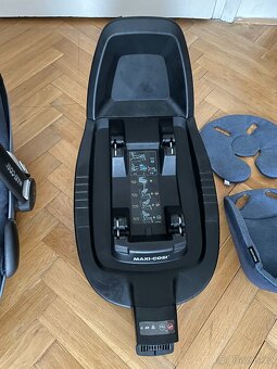 autosedačka Maxi-Cosi Pebble Plus + isofix základna 3wayfix - 2