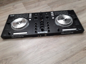 Numark MIXTRACK 3 - 2