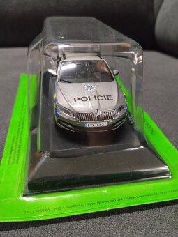 Škoda Superb combi III policie 1:43 - 2