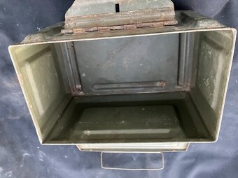 vojenská plechová bedna - 2