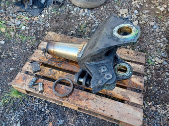 Středový kloub John Deere 1110 ,Valmet 840 - 2