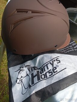 Jezdecká helma - 2