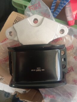 Držák motorů silentblok - 2