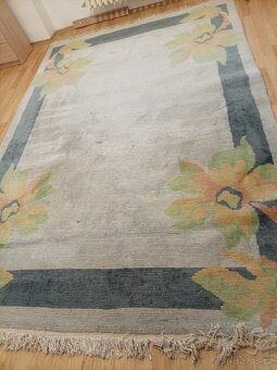 Prodám koberec o rozměrech 290 x 200. - 2