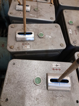 Jeřábové ovládací kontroléry. - 2