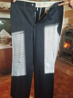 Oblek s elegantními pruhy - 2