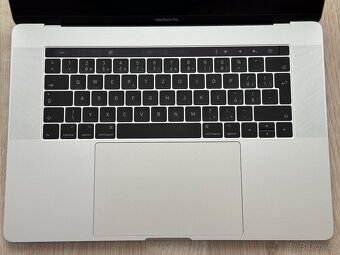 Apple Macbook Pro 15 Touch Bar - Silver - ČTĚTE - 2