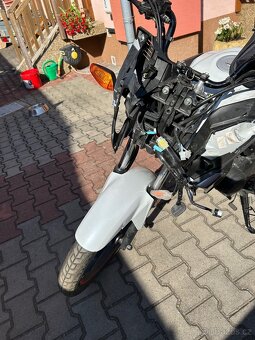 Honda CB125F bouraná - 2