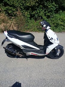 Malaguti fantom f 12 R.sleva - 2