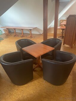 Křesla 35x stoleček 10x - 2