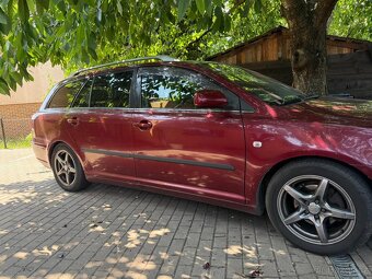 Toyota avensis 1.8i 95kw - 2