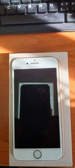 iPhone 8 Gold - Top - 2