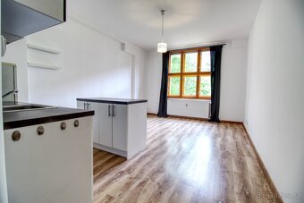 Prodej bytu 2+kk, 45 m² s balkónem, Pardubice - centrum. - 2
