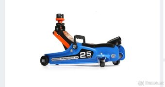 Hydraulický zvedák 2,5 tuny +2 x gumová podložka - 2