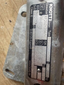 Nájezdová brzda KNOTT KF20 na V Oj - 2