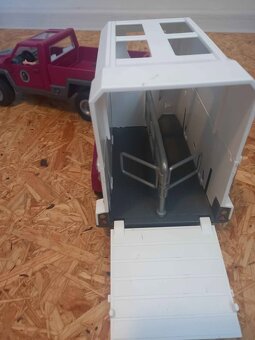 Schleich auto s přepravníkem - 2