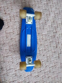 Skateboard se svítícími kolečky - 2