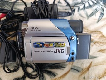 Videokamera JVC GR-D24 - 2