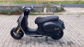 Piaggio Vespa GTS - 2