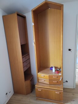 Prodám nábytek. Obývák stěna. Skříň - 2