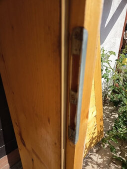 Dřevěné palubkové dveře zateplené, levé - 2