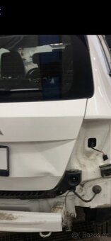 Dveře 5 dveře fabie 3 
Kufr je lehce podřený viz. foto - 2