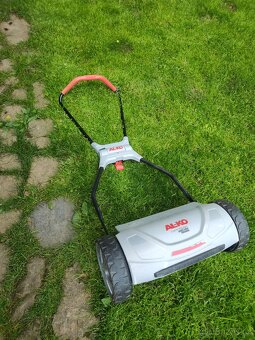 Ruční sekačka na trávu - 2