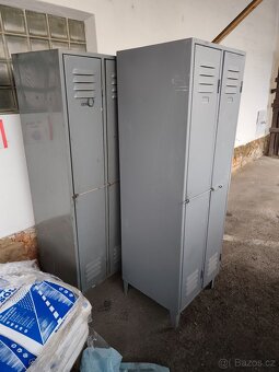 skříňka šatní - 2