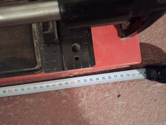 Řezačka na kachličky. - 2