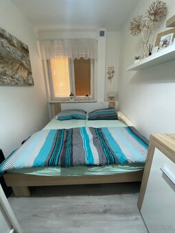 Postel 180x200 a noční stolky - 2
