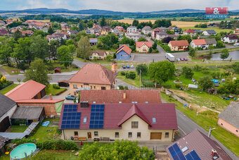 Prodej rodinného domu 269m2+G, pozemek 542m2, v Cheznovicích - 2