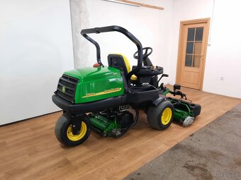 Vřetenová sekačka John Deere 2500A - 2