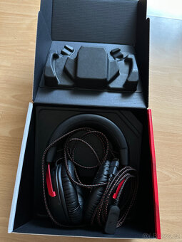 herní sluchátka HyperX Cloud III - 2