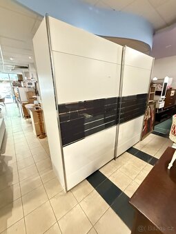Šatní skříň s posuvnými dveřmi 230 cm - 2