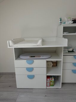 Přebalovací pult (s doplňky) - 2