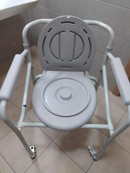 Prodám toaletní WC stolek - 2