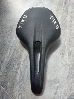 Silniční sedlo Fizik Vento Antares R5 Open Carbon-NOVÉ - 2