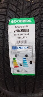 225/35 /19 zimní - 2