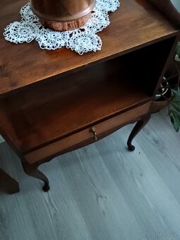 Starožitný malý stolek,komodka - 2