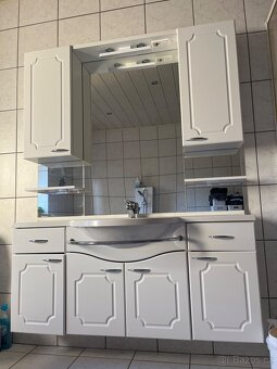 Koupelnová skříňka s umyvadle - 2