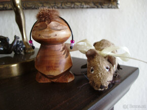 Dvě starožitné hračky - včelička dřevo, myška - 2