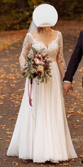 Krajkové svatební šaty se závojem - 2