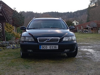 Prodám již celkem vzácné Volvo V70 2.3 T5 manuál 184 kW. - 2