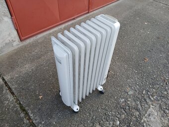 elektricka olejova kamna radiator DeLonghi 2000w - 2