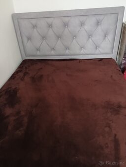 Čalouněná postel - 2